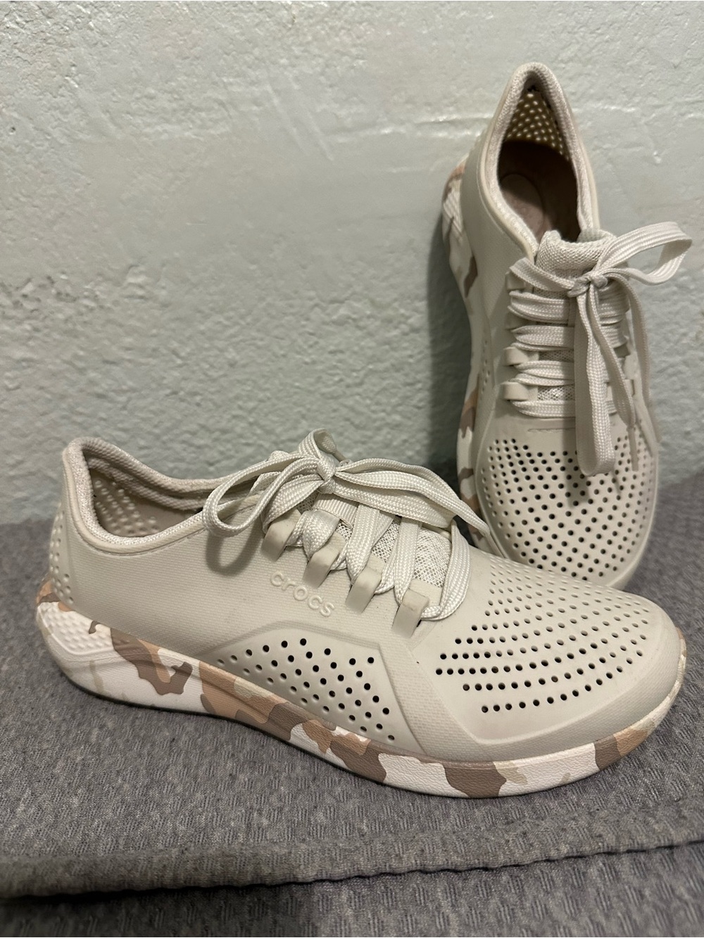 Crocs Women’s LiteRide Pacer Sneaker — Beige Camo Size 7